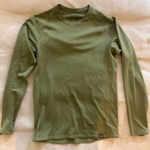 Patagonia Men’s green Capeline midweight long sleeve shirt Size M